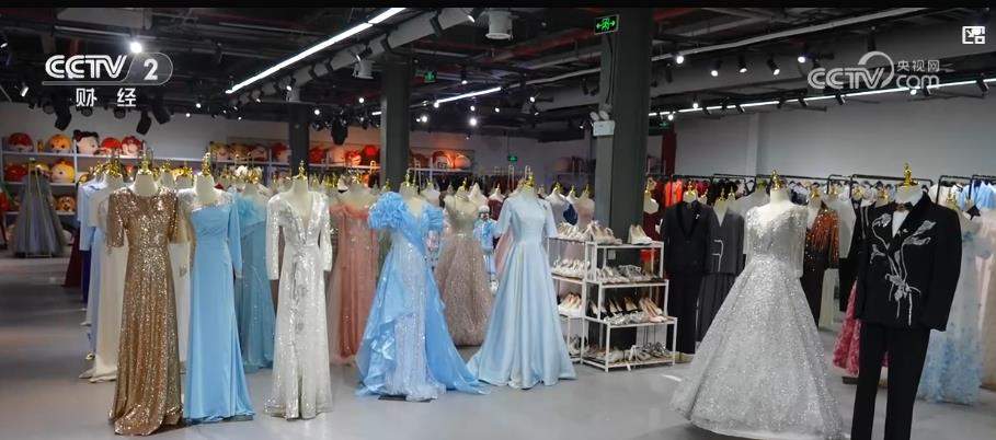 从景区汉服到婚礼婚纱：服装租赁产业规模持续增长，新模式激活消费潜力