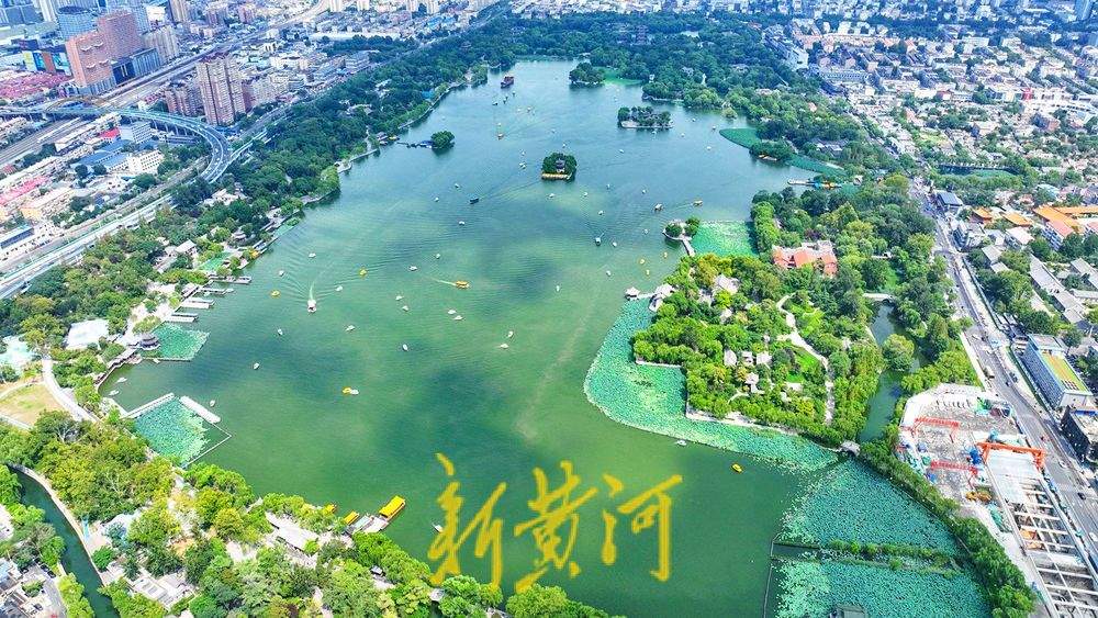 酷暑消退巧云相伴 初秋的泉城碧水映蓝天氛围感拉满