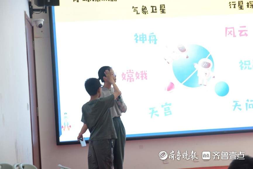 济南市图书馆走进星神特殊儿童关爱中心，点亮阅读之灯