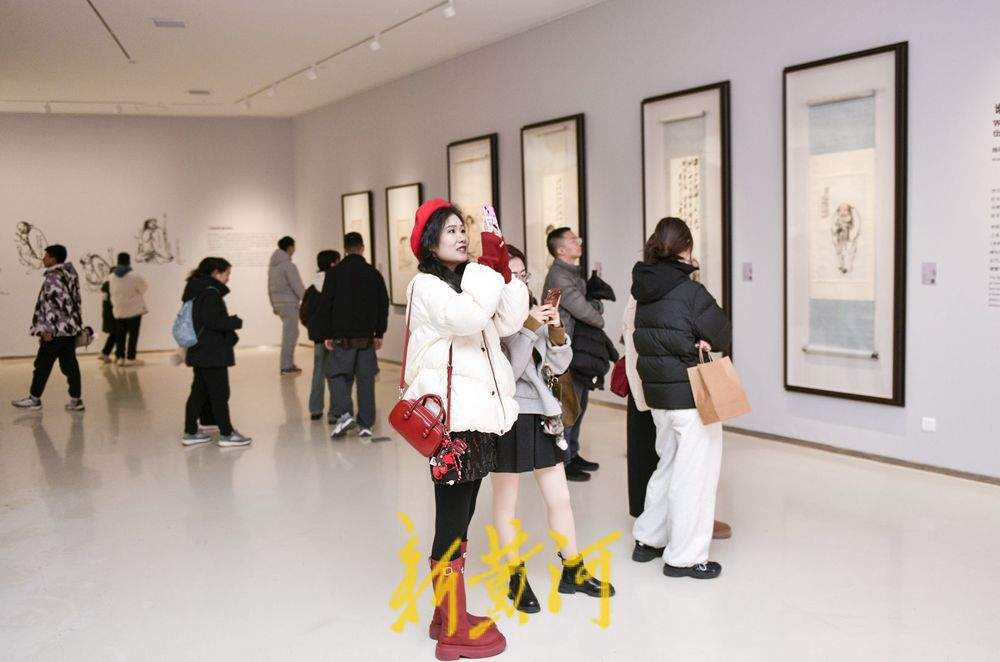 珍品汇聚展现艺术魅力 齐白石特展引来济南观展热