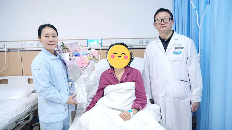 一束鲜花表谢意，一份信赖寄四川结石病医院！八年结石，患者隐痕保胆终遂心 - 商业 - 科智网 