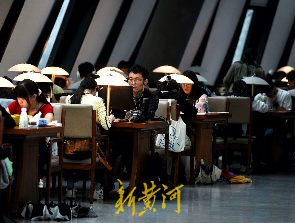 一年四季 泉在济南丨书山墨海里度过别样双节假期