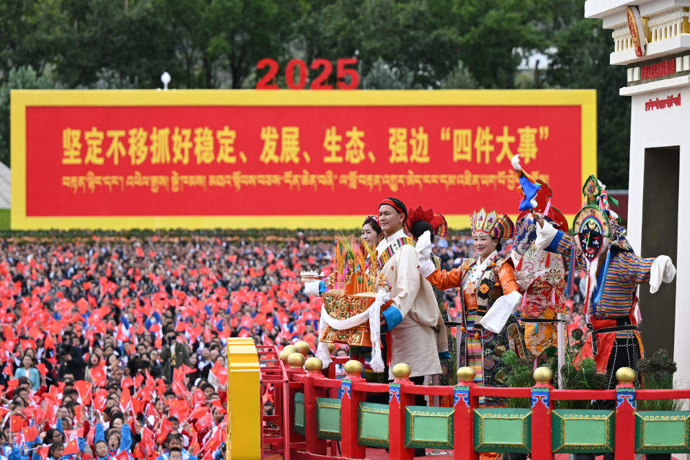 以习近平同志为核心的党中央2025年治国理政纪实