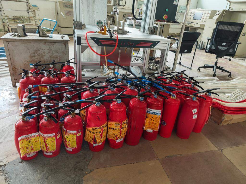 “救命器材”竟成“摆设” 不合格消防产品何以流入市场