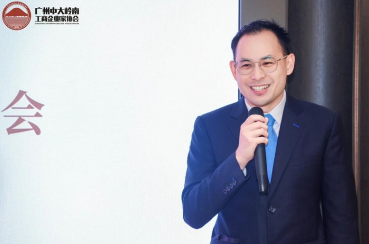 不止于财富：从杨受成到杨政龙，看懂英皇“争气”式传承