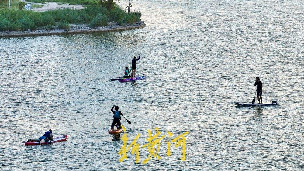 “水上漂”夏日爆火 桨板运动开启“乘风破浪”之旅