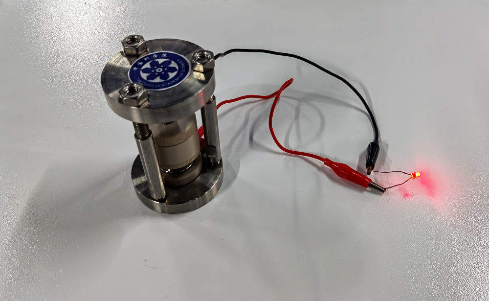 我国科研团队研发出新型氢负离子原型电池