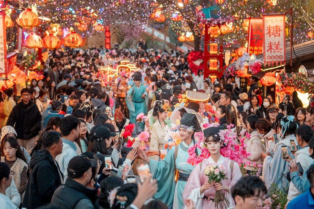 春日经济新图景｜春光入戏，“演艺经济”活力勃发！