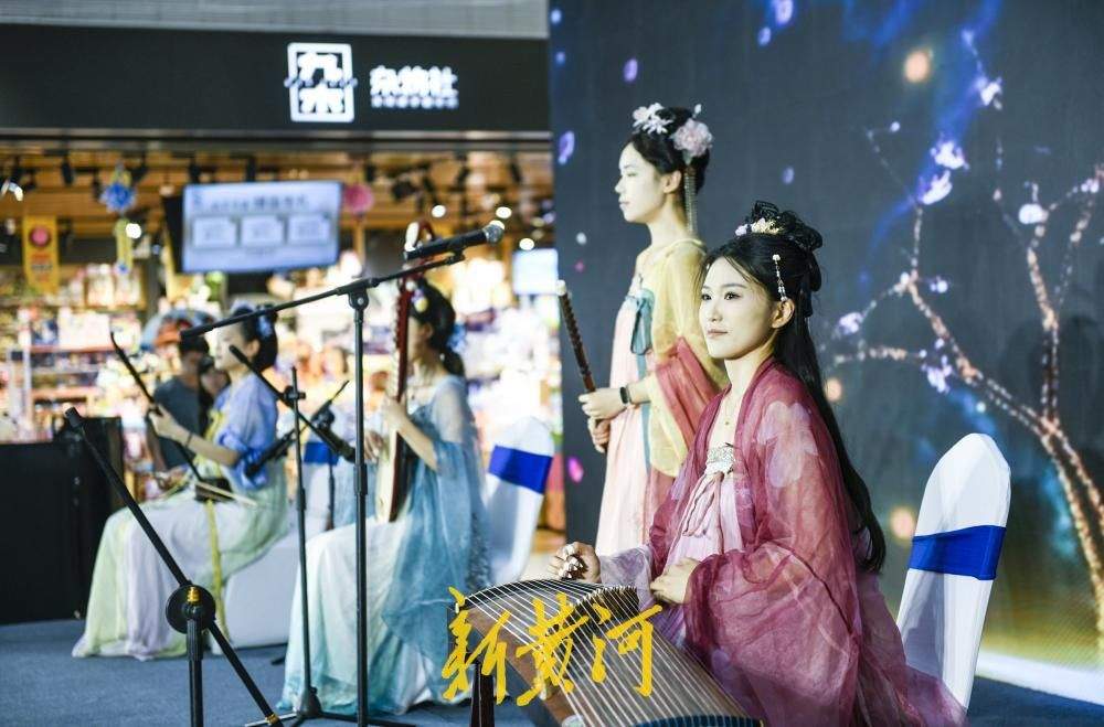 济南：端午佳节上演宋风演绎 汉服少女奏响国风古韵