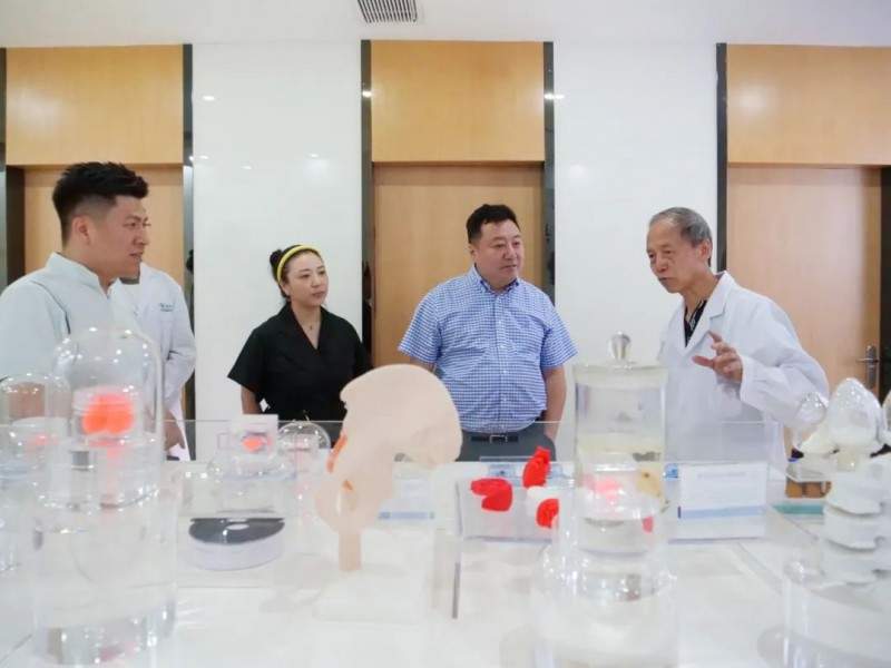 复旦大学附属中山医院青浦分院骨科刘佐庆主任一行莅临华夏源考察交流