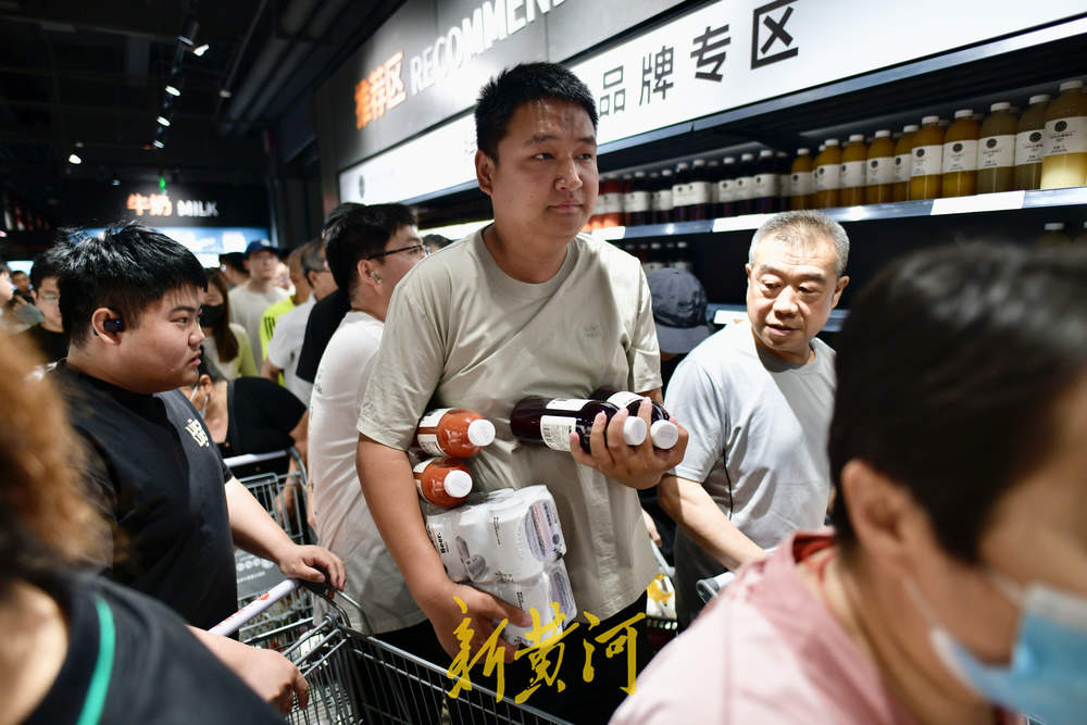 济南版“胖东来”超市来了 30秒延时摄影记录火热开场