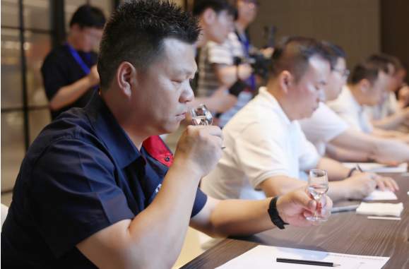 贵定酒韵，匠心传承：对话厂长石显继