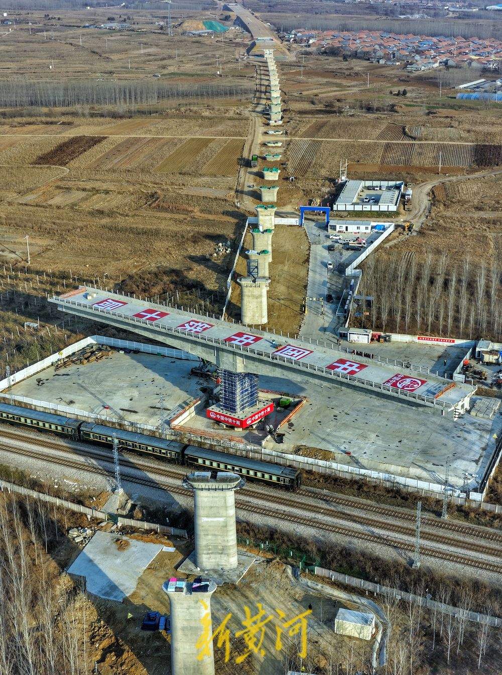 潍宿高铁潍坊至日照段首座T构转体成功
