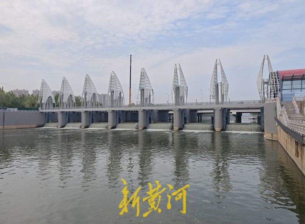 降雨来袭前记者探访小清河洪家园节制闸，预泄腾空200多万立方米库容护泉城安澜