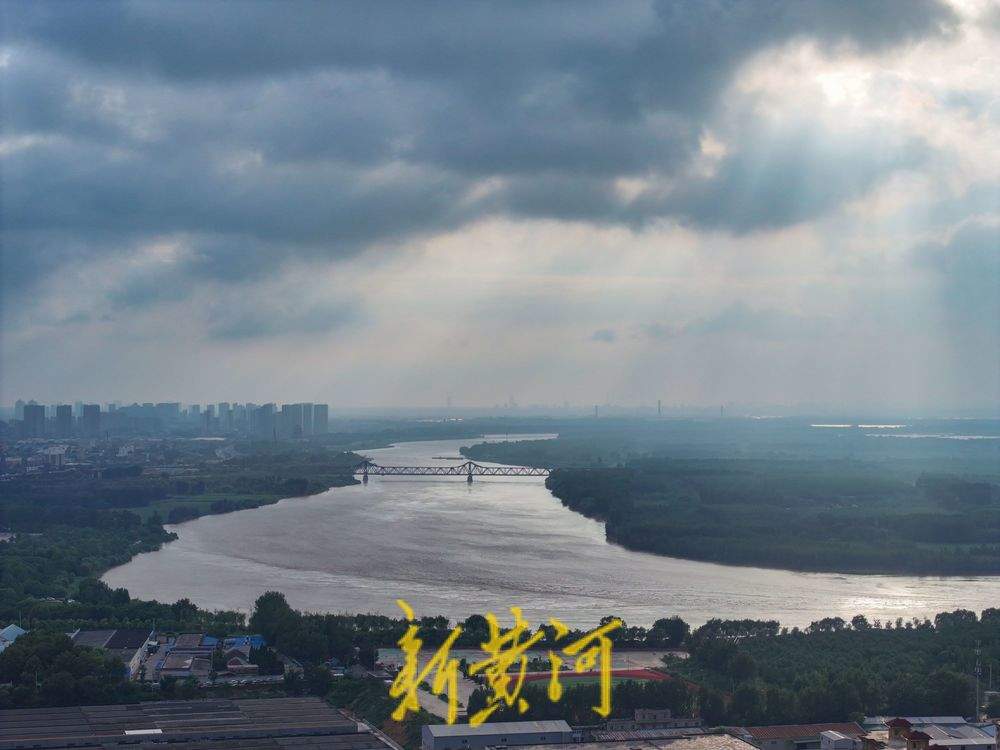 台风“格美”北上，济南黄河上空风起云涌
