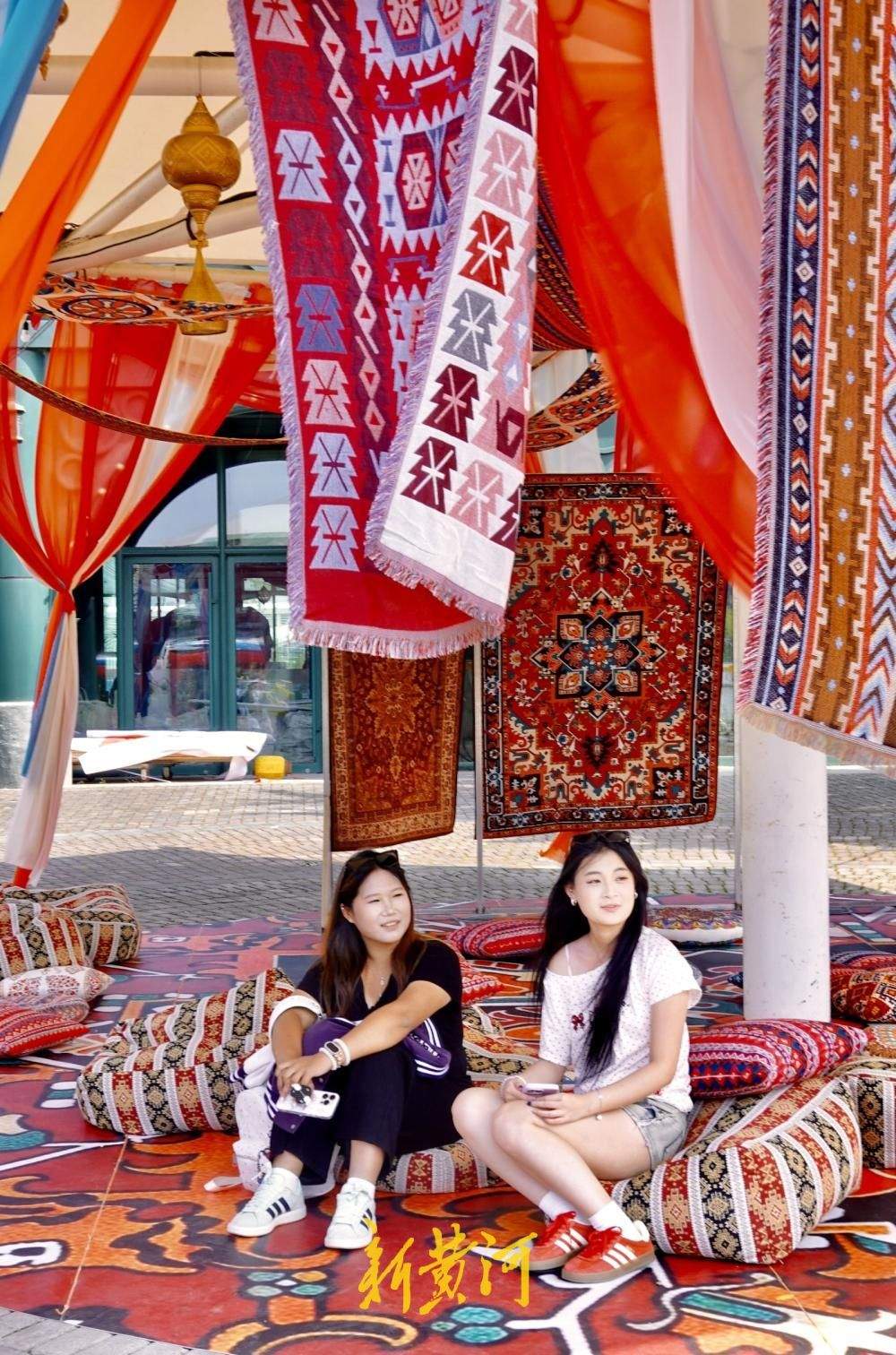 纱幔轻舞裙摆飞扬，泉城景区“好戏连台”迎国庆