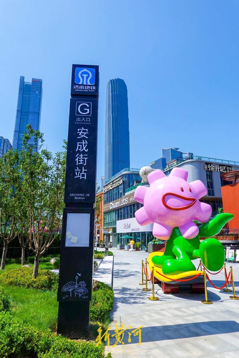 济南地铁安成街站G出入口基本建成，“花海”“玫瑰瀑”成CBD新景