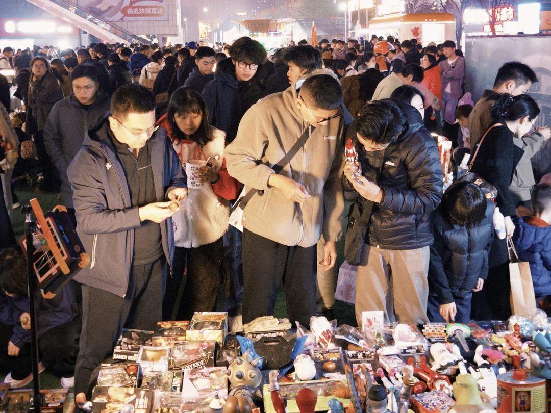 “捡破烂”捡出万亿级市场，“二手青年”重塑生活经济学