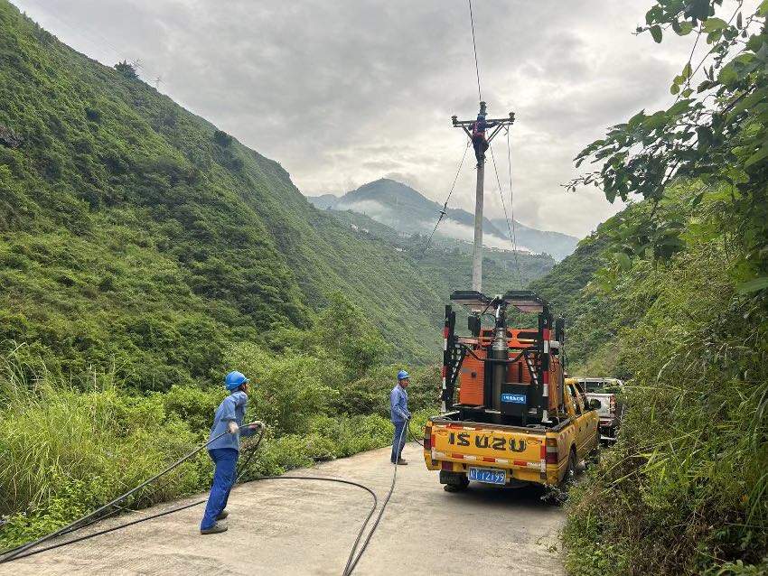 蹚出生命线 架起连心桥 四川汉源山洪灾害救援侧记