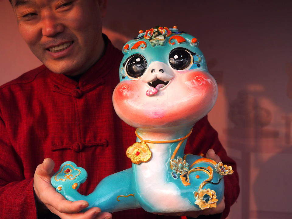 春意盎然“巳升升”，非遗陶塑演绎生肖新风尚