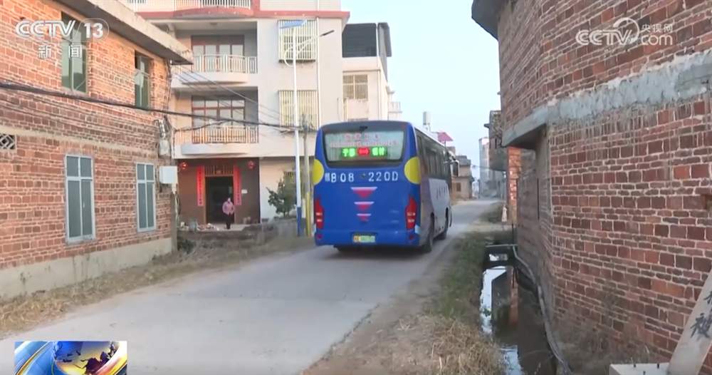 校车、“陪读公寓”“陪读车间”破解乡村教育难题 温暖“求学路”