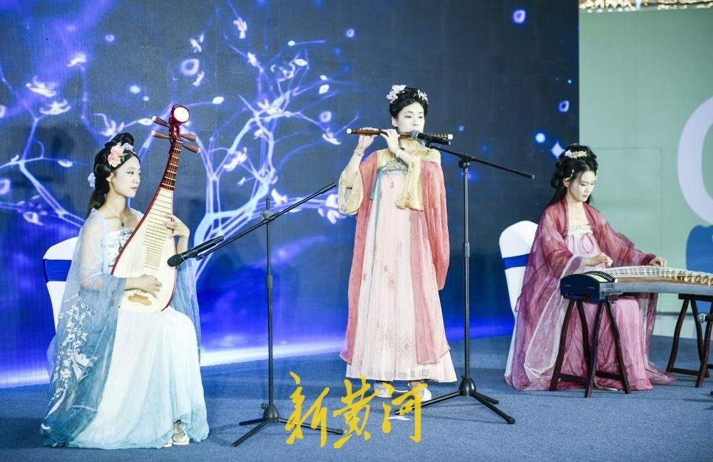 济南：端午佳节上演宋风演绎 汉服少女奏响国风古韵