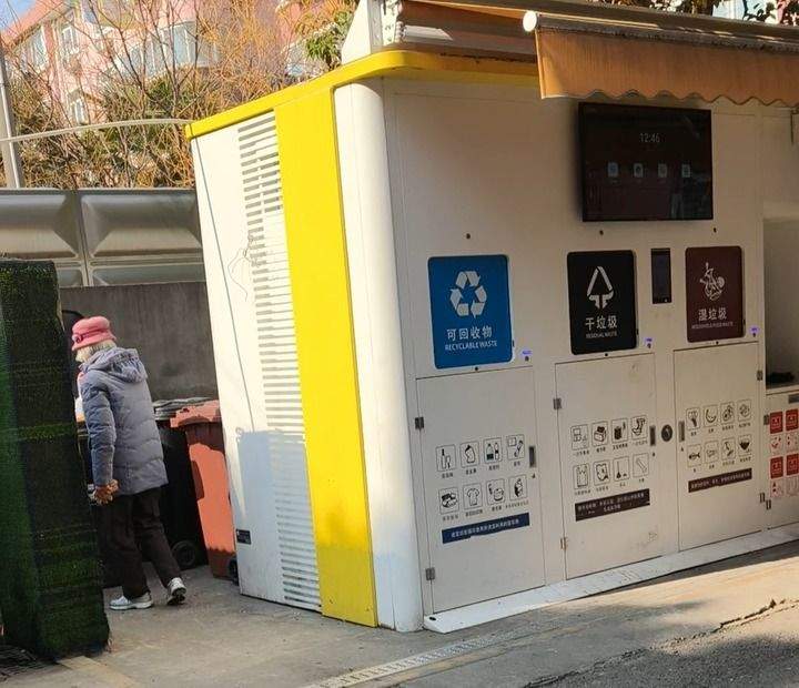调查：一些公共智能垃圾箱沦为“花架子”？