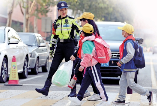 济南交警用文明交通助推城市文明建设