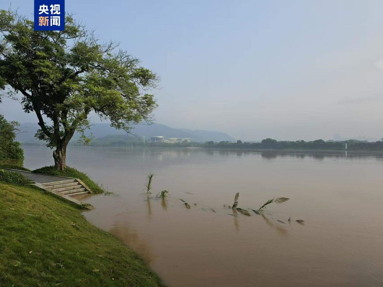 广西郁江南宁城区段水位缓慢回落 洪峰继续向下游推进