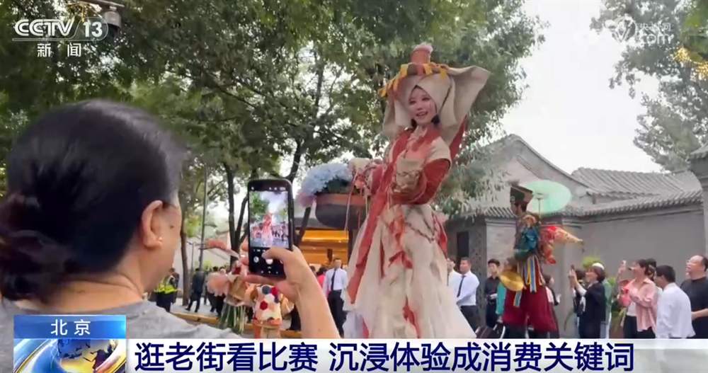 各地节前消费市场持续升温彰显经济韧性 节日消费活力“热辣滚烫”