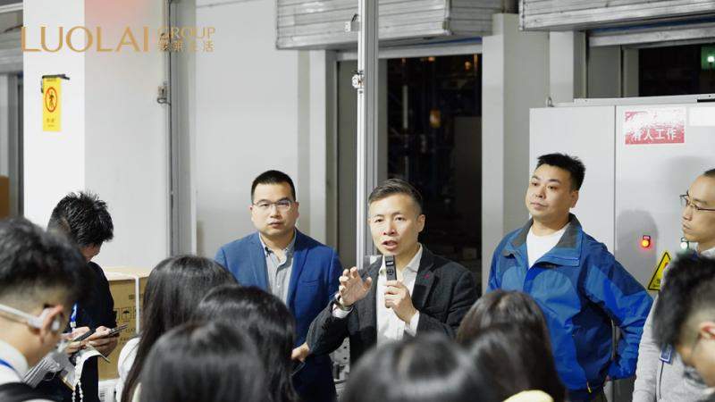 各机构及股东代表走进罗莱智慧产业园，实地见证智造硬实力