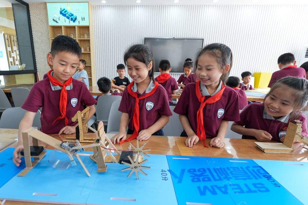 我们的“十五五”丨未来五年，讲台上下都在变
