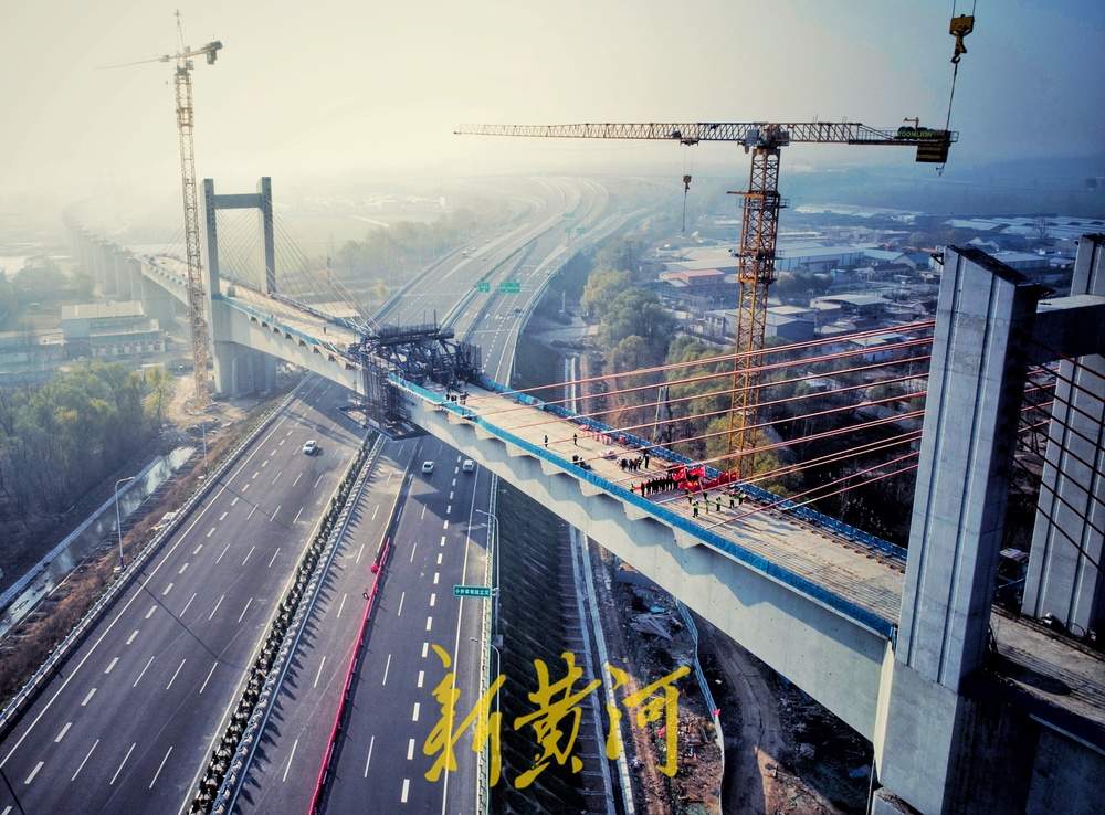 济滨高铁济南东特大桥200米矮塔斜拉桥顺利合龙