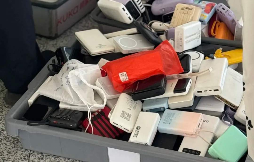 “成筐的充电宝被拦”！禁止登机的还有这些