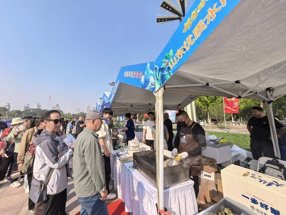 首届“好鲤山东”锦鲤大赛决赛在济举行,来自德州的家养锦鲤斩获全场总合冠军