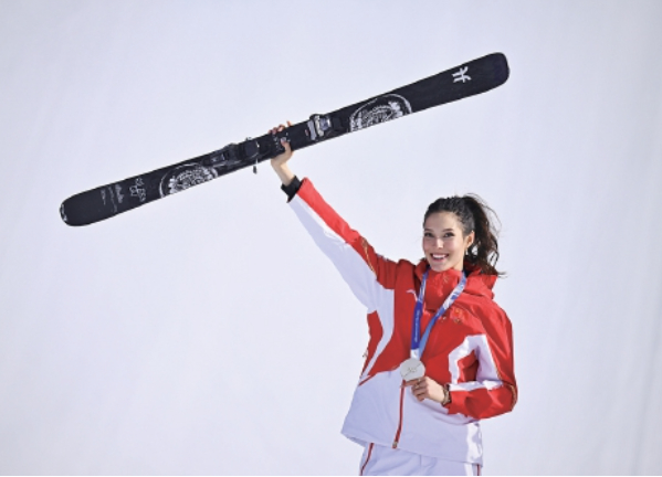 自由式滑雪——女子坡面障碍技巧：谷爱凌获得冬奥会亚军