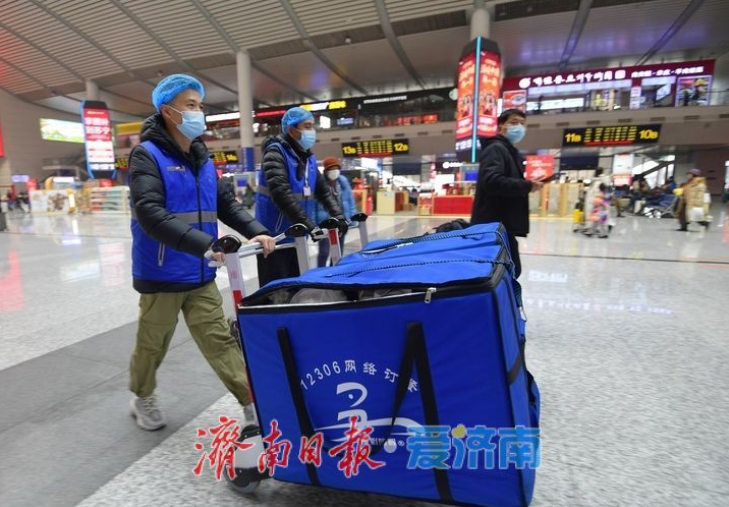 新春走基层｜从灶台到站台 分秒必争的“高铁外卖员”