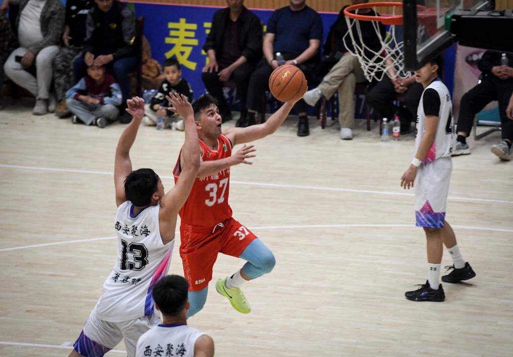 大漠与雪山拦不住一颗飞向天边的篮球