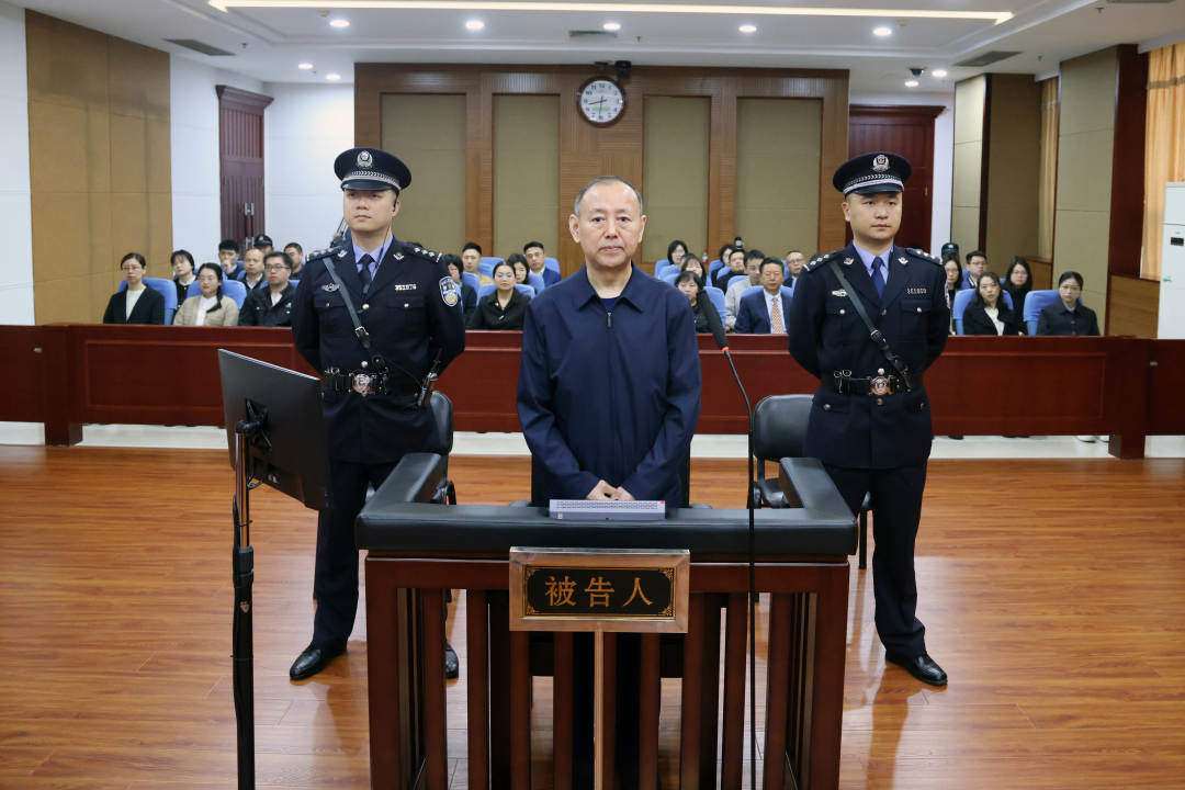 被控受贿3893万余元，张福生受贿案一审开庭