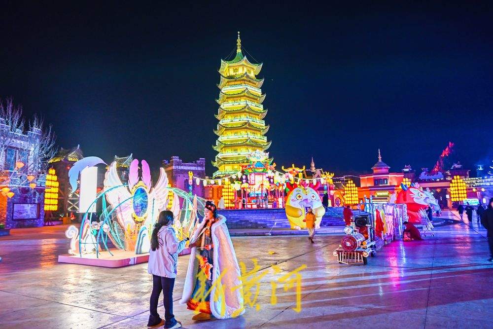璀璨花灯亮起来，新春的喜庆氛围瞬间拉满