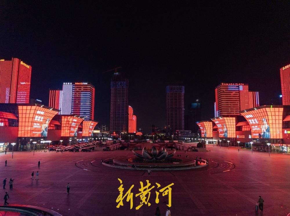 济南西站大屏致敬国之脊梁！他们才是值得仰望、世代铭记的顶流明星