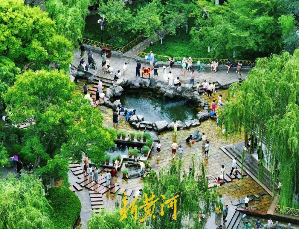 端午邂逅夏至，五龙潭青石板戏水纳凉绘泉城夏韵