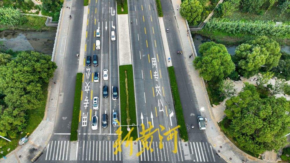 济南西客站片区烟台路交通标识变更 公交车道迁移至最外层车道