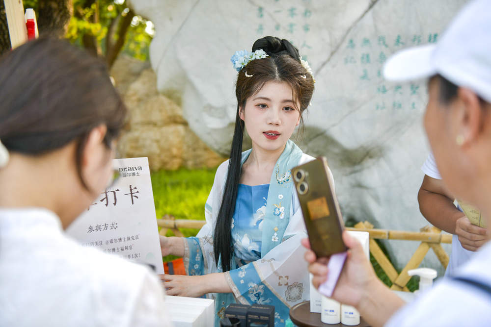 一年四季 泉在济南丨荷花主题市集开启夏日限定浪漫