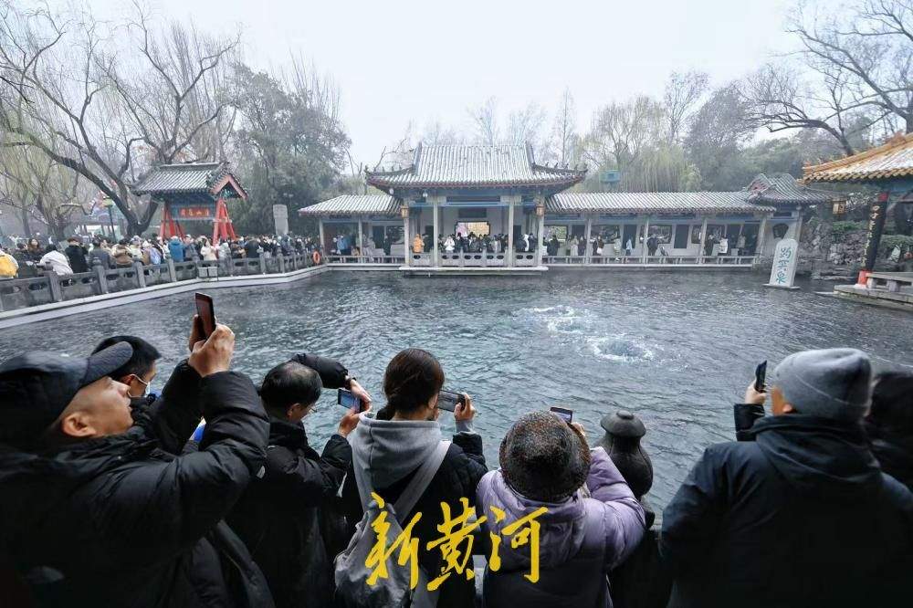 春雪映泉城 “趵突腾空”美轮美奂