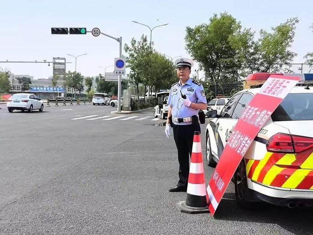 交通事故“先送考、后处理”，听力考前重点路段交通管制，济南交警全力守护学子赶考路