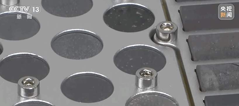 距离月球盖房更近一步！揭秘“月壤砖”如何制成