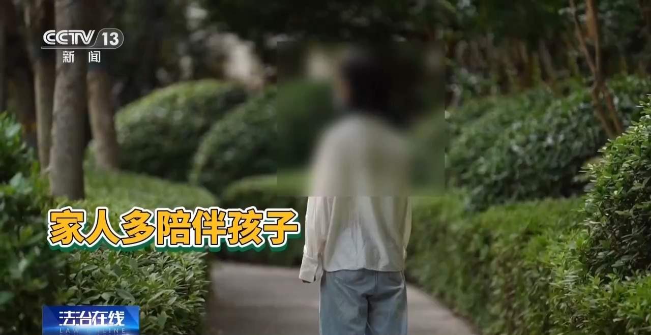 13岁女孩沉迷乙游充值近3万 警惕氪金诱导机制
