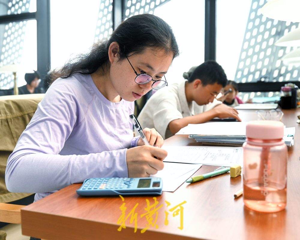 一年四季 泉在济南丨书山墨海里度过别样双节假期