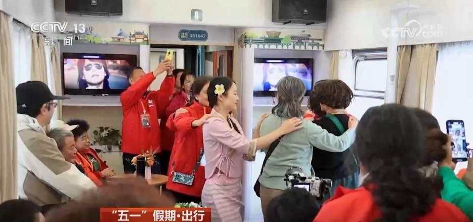 全国铁路迎来假日客流高峰 多项便民措施保障旅客出行